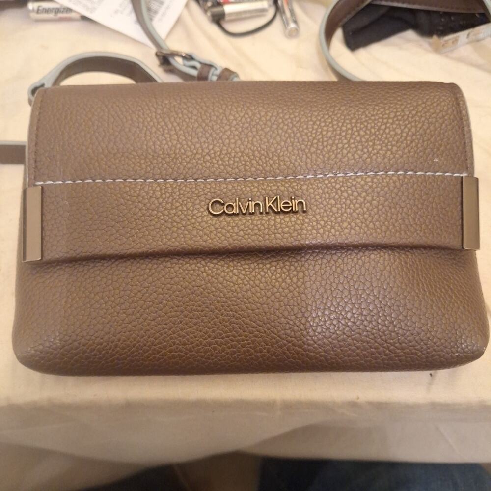 Calvin Klein Womens' Key Item Crossbody Bag, Brown. Excellent Condition